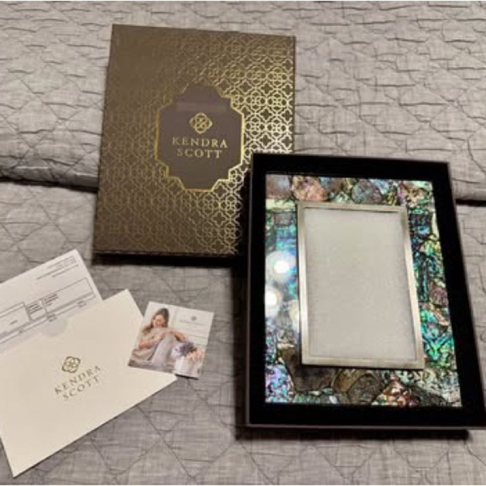 Kendra Scott Custom Stone Frame in Crackle Abalone
